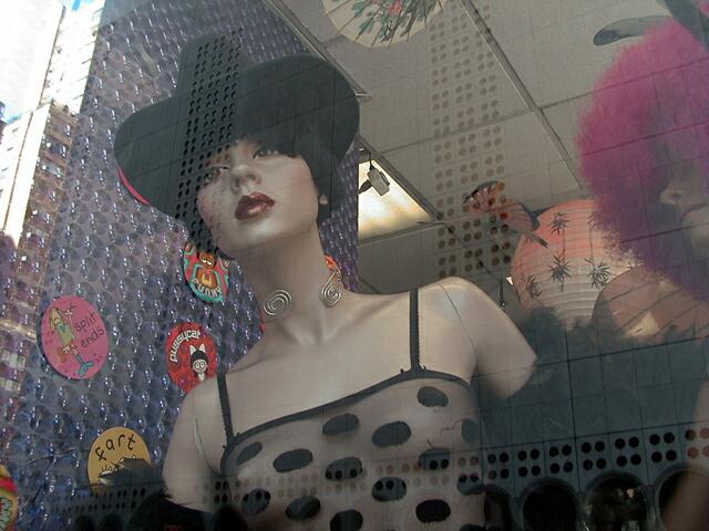 sorabji.com: More mannequins, Manhattan