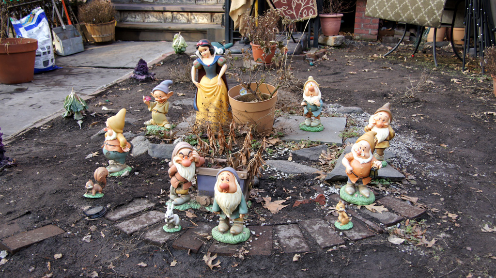 sorabji.com: Greenpoint Lawn Ornaments