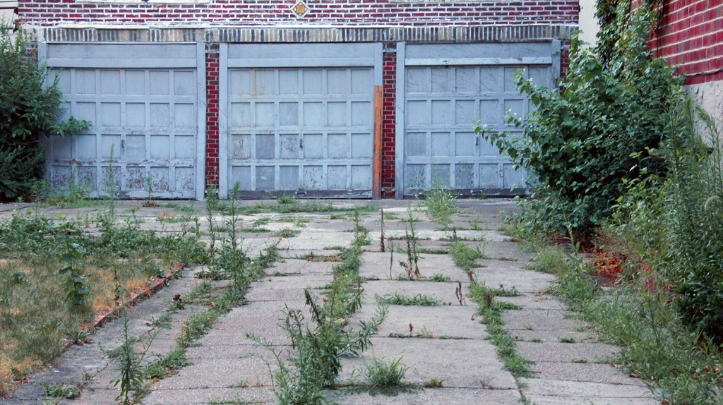 sorabji.com: Overgrown Driveway