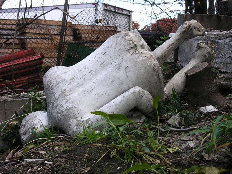 sorabji.com: Astoria Sculpture Garden