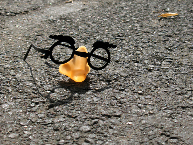 sorabji.com: Funny Glasses on the Street
