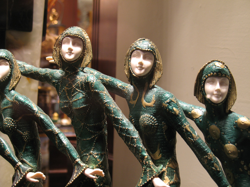 sorabji.com: Window Display