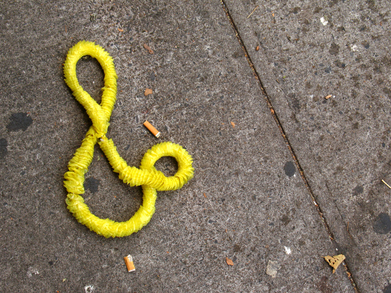 sorabji.com: Treble Clef Lei on Sidewalk